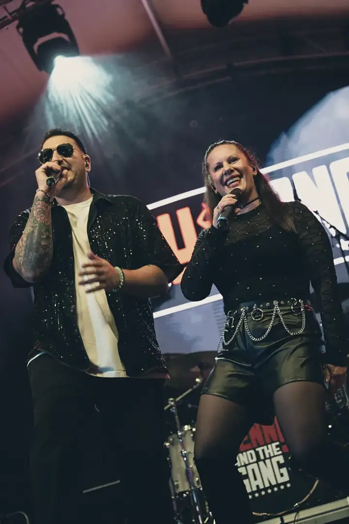 Giusi und Jenny singen zusammen – JENNY AND THE GANG